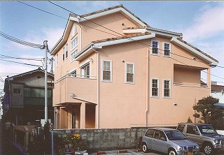 大阪市平野区瓜破　木造３階建ての２世帯住宅